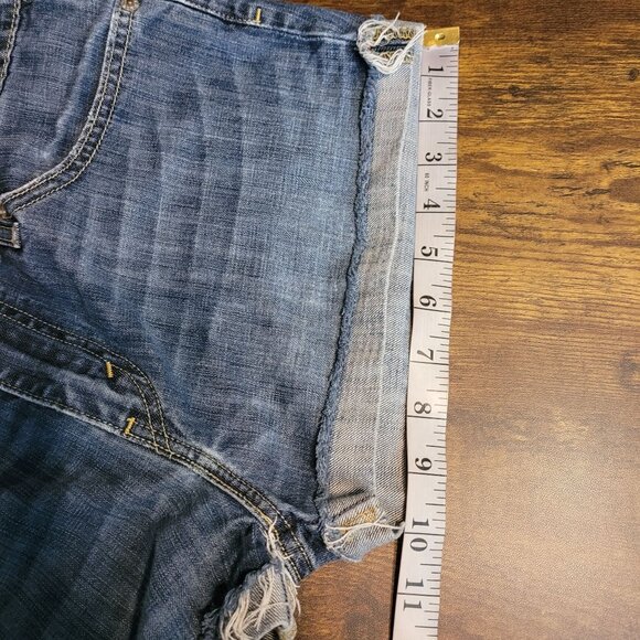 Vtg Levi's Shorts Size 32 in Mid Rise Boyfriend Cuffed Raw Hem Star Embroidered - Picture 8 of 8